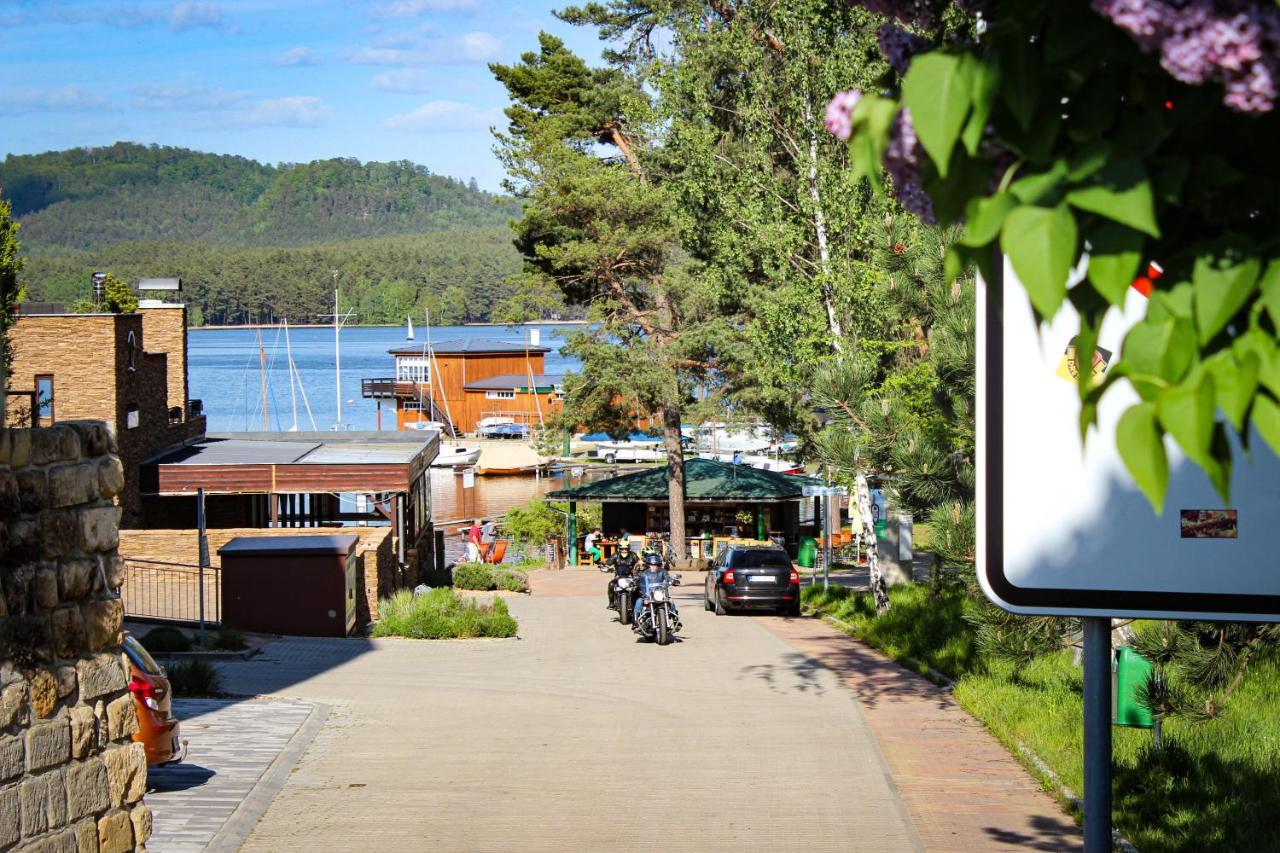 Jezerni Apartman S Terasou A Saunou V Lakepark Residence Doksy  Extérieur photo
