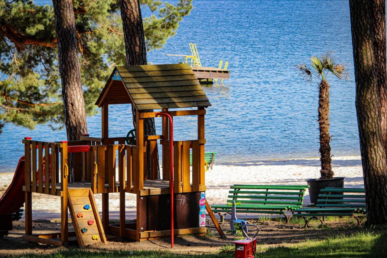 Jezerni Apartman S Terasou A Saunou V Lakepark Residence Doksy  Extérieur photo