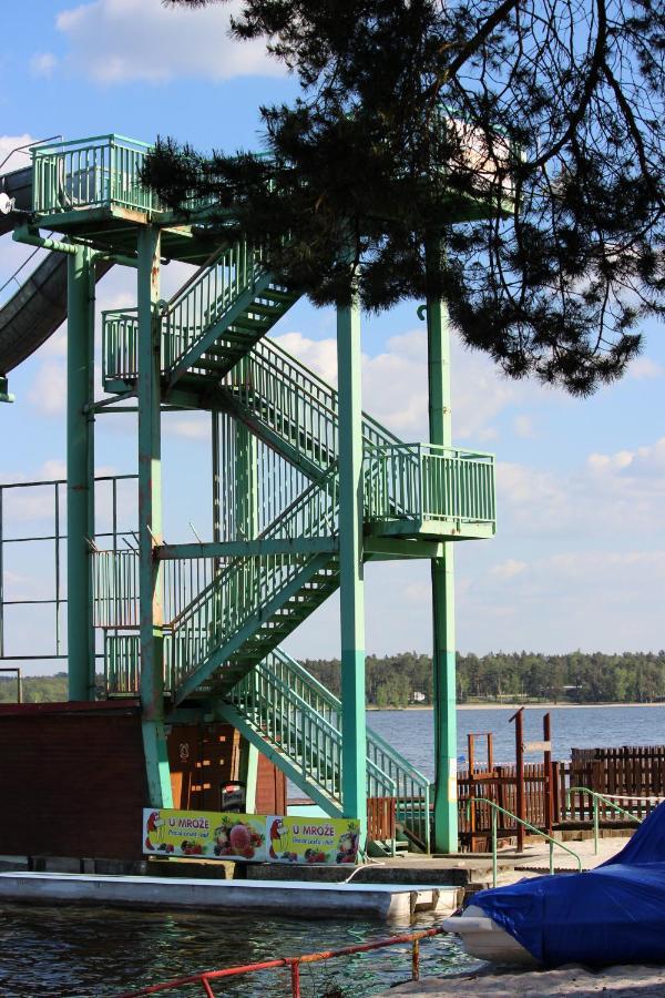 Jezerni Apartman S Terasou A Saunou V Lakepark Residence Doksy  Extérieur photo